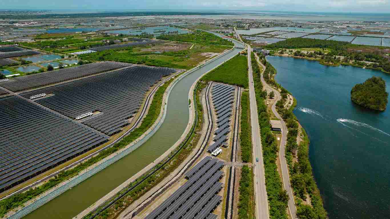 万利能源事业提供智慧能源管理、、太阳能监控管理、、全方位电厂建置及运维解决方案，，，并拥有管理超过6000案场的经验